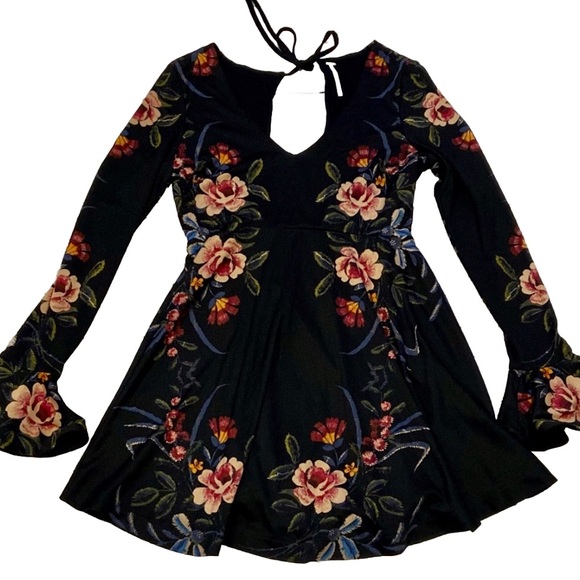 Free People Fit Flare Short Black Open Back Bell Sleeve Floral Dress Size S - Picture 10 of 13